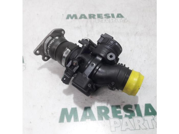 Gebruikte Gasklephuis Citroen C5 III Berline (RD) 2.0 HDiF 16V Prijs € 75,00 Margeregeling aangeboden door Maresia Parts
