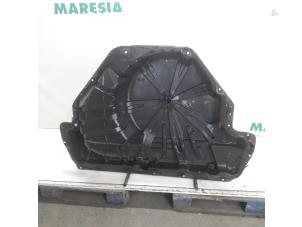 Gebruikte Reservewielbak Renault Megane III Grandtour (KZ) 1.5 dCi 90 Prijs € 98,00 Margeregeling aangeboden door Maresia Parts