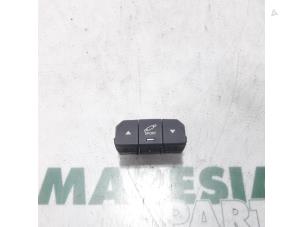 Gebruikte Schakelaar Citroen C5 III Berline (RD) 2.0 HDiF 16V Prijs € 15,00 Margeregeling aangeboden door Maresia Parts