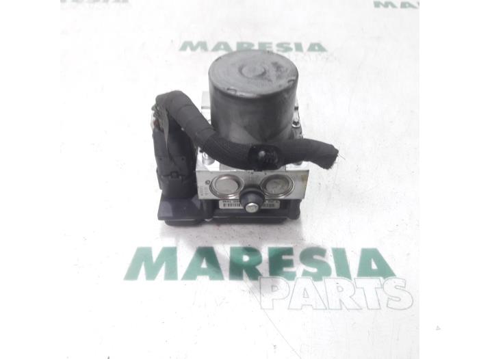 Gebruikte ABS Pomp Citroen C5 III Berline (RD) 2.0 HDiF 16V Prijs € 119,95 Margeregeling aangeboden door Maresia Parts