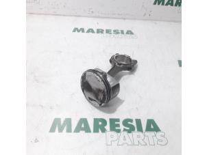 Gebruikte Zuiger Alfa Romeo 159 Sportwagon (939BX) 1.8 MPI 16V Prijs € 75,00 Margeregeling aangeboden door Maresia Parts