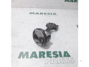 Gebruikte Zuiger Alfa Romeo 159 Sportwagon (939BX) 1.8 MPI 16V Prijs € 75,00 Margeregeling aangeboden door Maresia Parts