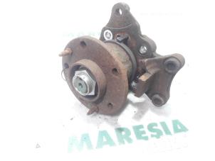 Gebruikte Fusee links-achter Peugeot Boxer Prijs € 90,00 Margeregeling aangeboden door Maresia Parts