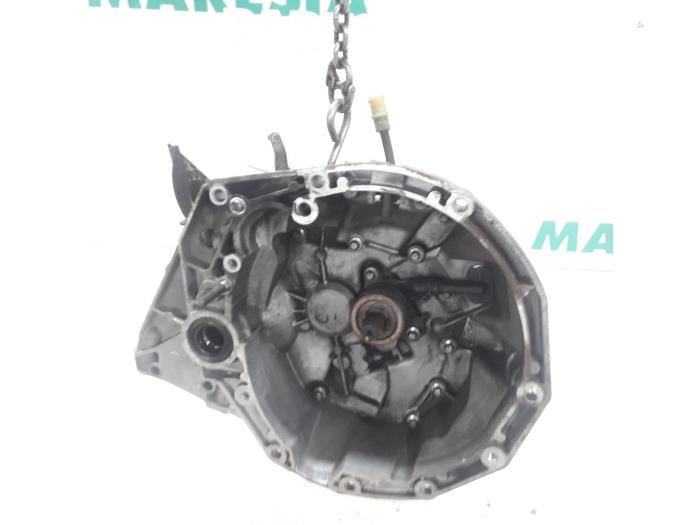 Gebruikte Versnellingsbak Renault Laguna II Grandtour (KG) 2.0 16V Prijs € 262,50 Margeregeling aangeboden door Maresia Parts