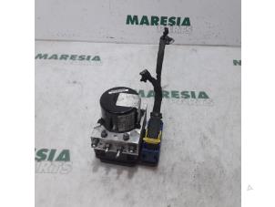 Gebruikte ABS Pomp Renault Megane III Grandtour (KZ) 1.5 dCi 110 Prijs € 207,90 Margeregeling aangeboden door Maresia Parts