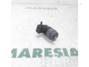 Gebruikte Ruitensproeierpomp voor Fiat Idea (350AX) 1.4 16V Prijs € 15,00 Margeregeling aangeboden door Maresia Parts