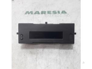 Gebruikte Display Interieur Renault Clio III Estate/Grandtour (KR) 1.6 16V Prijs € 25,00 Margeregeling aangeboden door Maresia Parts