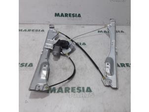 Gebruikte Raammechaniek 4Deurs rechts-voor Renault Clio III Estate/Grandtour (KR) 1.6 16V Prijs € 25,00 Margeregeling aangeboden door Maresia Parts