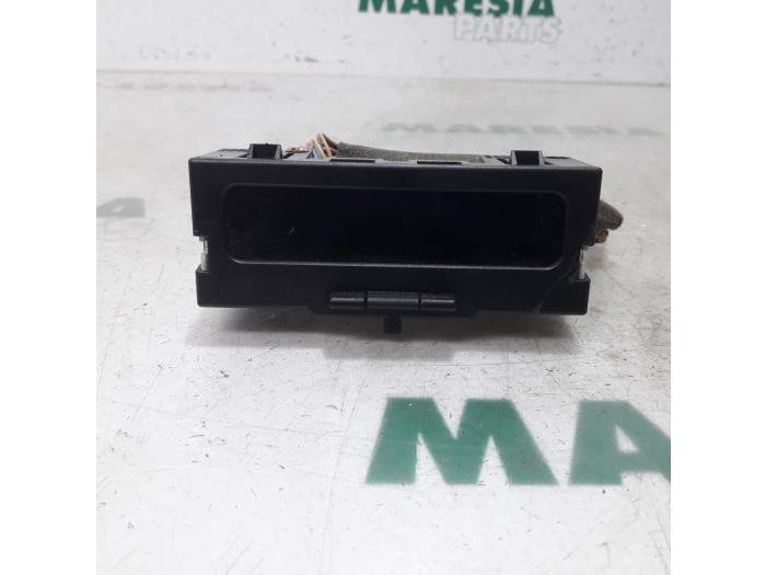 Gebruikte Display Interieur Renault Megane II Grandtour (KM) 1.6 16V Prijs € 20,00 Margeregeling aangeboden door Maresia Parts