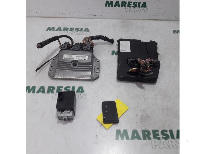 Gebruikte Computer Motormanagement Renault Megane II Grandtour (KM) 1.6 16V Prijs € 265,00 Margeregeling aangeboden door Maresia Parts