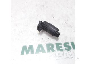Gebruikte Ruitensproeierpomp voor Fiat Croma (194) 1.8 MPI 16V Prijs € 15,00 Margeregeling aangeboden door Maresia Parts