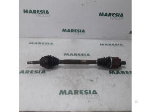 Gebruikte Aandrijfas links-voor Renault Megane II Grandtour (KM) 1.6 16V Prijs € 75,00 Margeregeling aangeboden door Maresia Parts