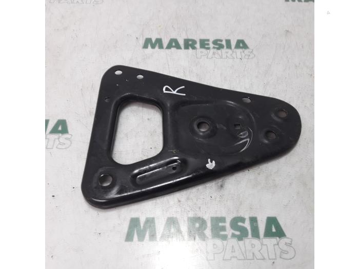 Gebruikte Subframe Renault Twingo II (CN) 1.2 Prijs € 20,00 Margeregeling aangeboden door Maresia Parts