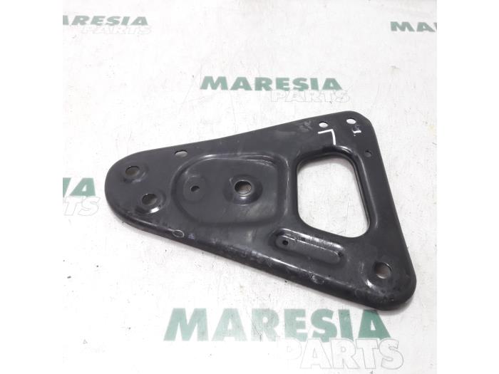 Gebruikte Subframe Renault Twingo II (CN) 1.2 Prijs € 20,00 Margeregeling aangeboden door Maresia Parts