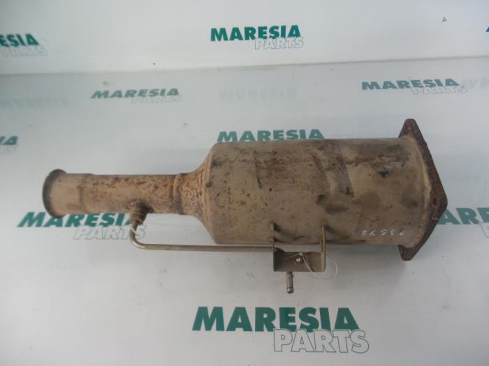 Gebruikte Roetfilter Citroen C8 (EA/EB) 2.2 HDi 16V Prijs € 131,25 Margeregeling aangeboden door Maresia Parts