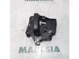 Gebruikte Schuifdeurgreep rechts Peugeot Expert (G9) 2.0 HDi 140 16V Prijs € 42,35 Inclusief btw aangeboden door Maresia Parts