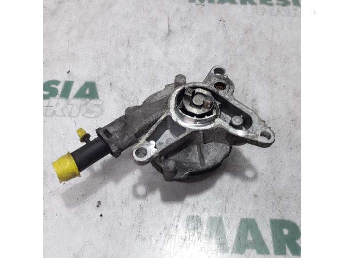 Gebruikte Vacuumpomp (Diesel) Renault Master III (EV/HV/UV/VA/VB/VD/VF/VG/VJ) 2.3 dCi 125 16V FWD Prijs € 90,75 Inclusief btw aangeboden door Maresia Parts