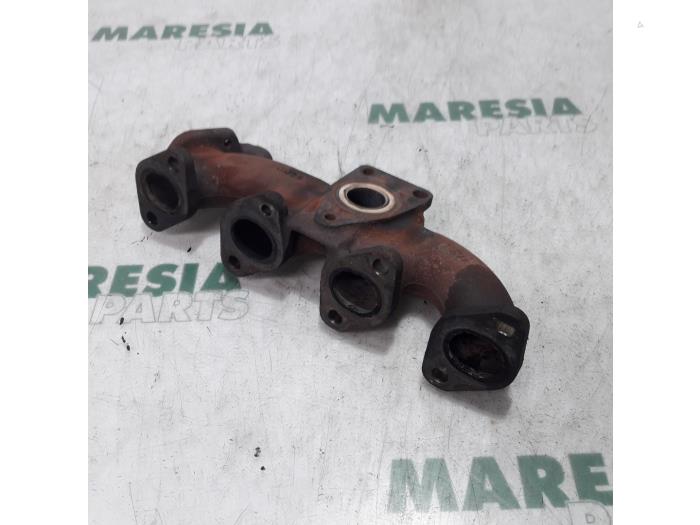Gebruikte Spruitstuk Uitlaat Renault Master III (EV/HV/UV/VA/VB/VD/VF/VG/VJ) 2.3 dCi 125 16V FWD Prijs € 60,50 Inclusief btw aangeboden door Maresia Parts