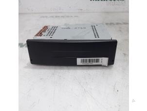 Gebruikte Radio Renault Scénic II (JM) 1.6 16V Prijs € 50,00 Margeregeling aangeboden door Maresia Parts