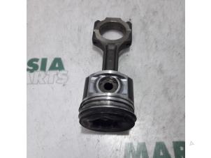 Gebruikte Zuiger Alfa Romeo 156 Sportwagon (932) 2.4 JTD Prijs € 50,00 Margeregeling aangeboden door Maresia Parts