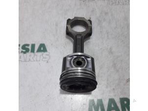 Gebruikte Zuiger Alfa Romeo 156 Sportwagon (932) 2.4 JTD Prijs € 50,00 Margeregeling aangeboden door Maresia Parts