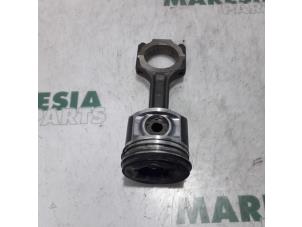 Gebruikte Zuiger Alfa Romeo 156 Sportwagon (932) 2.4 JTD Prijs € 50,00 Margeregeling aangeboden door Maresia Parts