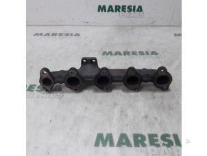 Gebruikte Uitlaatspruitstuk Peugeot Partner (GC/GF/GG/GJ/GK) 1.6 HDI 75 16V Prijs € 24,95 Margeregeling aangeboden door Maresia Parts