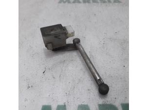 Gebruikte Motor Koplamp Renault Scénic III (JZ) 2.0 16V CVT Prijs € 90,00 Margeregeling aangeboden door Maresia Parts