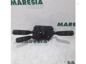 Gebruikte Schakelaar Stuurkolom (licht) Alfa Romeo 159 (939AX) 2.2 JTS 16V Prijs € 75,00 Margeregeling aangeboden door Maresia Parts