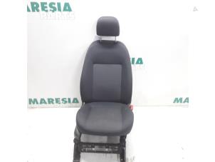 Gebruikte Stoel rechts Citroen Nemo (AA) 1.3 HDi 75 Prijs € 105,00 Margeregeling aangeboden door Maresia Parts