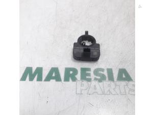 Gebruikte Gier sensor Citroen C4 Picasso (UD/UE/UF) 1.6 HDiF 16V 110 Prijs € 25,00 Margeregeling aangeboden door Maresia Parts