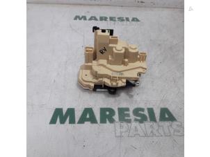 Gebruikte Deurslot Mechaniek 4Deurs rechts-voor Fiat Panda/Pandina (312) 0.9 TwinAir Turbo 85 Prijs € 35,00 Margeregeling aangeboden door Maresia Parts