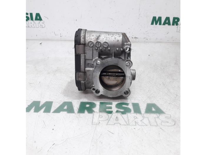 Gebruikte Gasklephuis Fiat Idea (350AX) 1.4 16V Prijs € 75,00 Margeregeling aangeboden door Maresia Parts