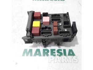 Gebruikte Zekeringkast Renault Espace (JK) 2.0 16V Turbo Prijs € 105,00 Margeregeling aangeboden door Maresia Parts