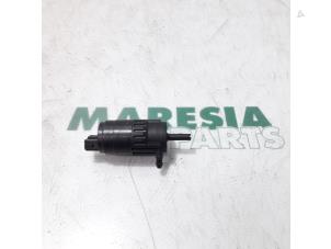 Gebruikte Ruitensproeierpomp voor Fiat Doblo Cargo (263) 1.3 D Multijet Prijs € 24,20 Inclusief btw aangeboden door Maresia Parts