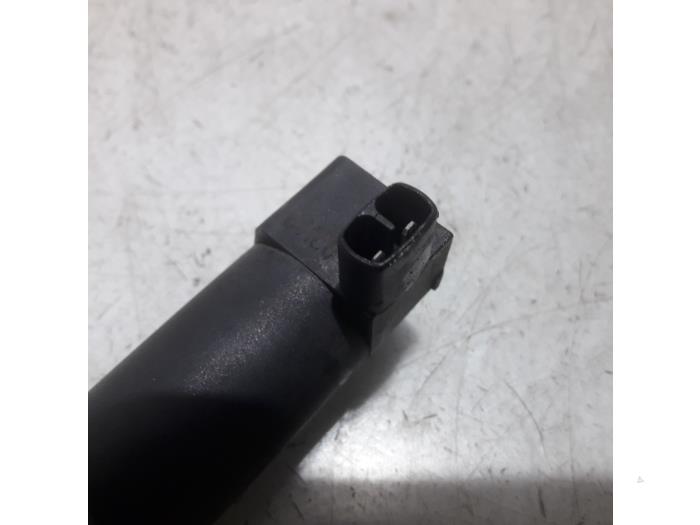 Bobine van een Renault Megane III Berline (BZ) 1.6 16V 2009