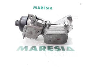 Gebruikte Oliefilterhouder Peugeot 308 CC (4B) 1.6 HDiF 16V Prijs € 50,00 Margeregeling aangeboden door Maresia Parts