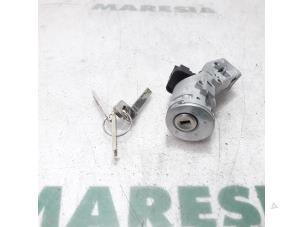 Gebruikte Kontaktslot + Sleutel Citroen C4 Berline (LC) 1.6 HDi 16V Prijs € 60,00 Margeregeling aangeboden door Maresia Parts