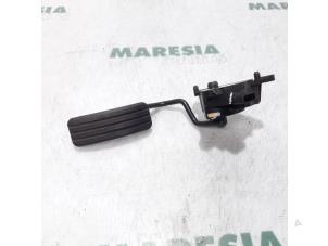 Gebruikte Sensor Gaspedaalpositie Renault Clio III (BR/CR) 1.5 dCi 70 Prijs € 30,00 Margeregeling aangeboden door Maresia Parts