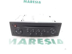 Gebruikte Radio CD Speler Renault Clio III (BR/CR) 1.5 dCi 70 Prijs € 65,00 Margeregeling aangeboden door Maresia Parts