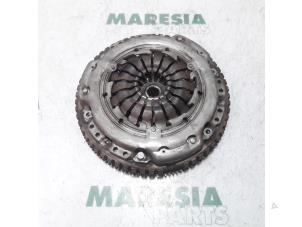Gebruikte Vliegwiel Renault Clio III (BR/CR) 1.5 dCi 70 Prijs € 90,00 Margeregeling aangeboden door Maresia Parts