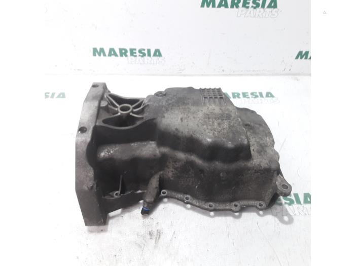 Gebruikte Carterpan Renault Clio III (BR/CR) 1.5 dCi 70 Prijs € 40,00 Margeregeling aangeboden door Maresia Parts