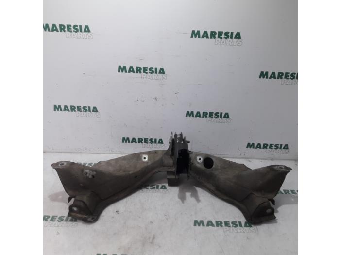Subframe van een Renault Twingo (C06) 1.2 16V Quickshift 2006