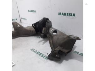 Subframe van een Renault Twingo (C06) 1.2 16V Quickshift 2006