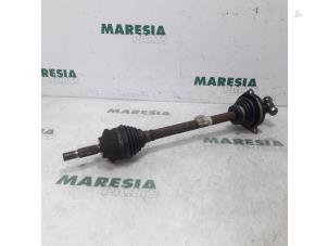 Gebruikte Steekas links-voor Renault Twingo (C06) 1.2 16V Quickshift Prijs € 60,00 Margeregeling aangeboden door Maresia Parts