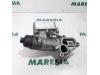 Oliefilterhouder van een Renault Master IV (MA/MB/MC/MD/MH/MF/MG/MH), 2010 2.3 dCi 16V, Bestel, Diesel, 2.298cc, 92kW (125pk), FWD, M9TB8, 2012-02, MAF0S; MAF1S; MAF2R; MAF2S; MAF4F; MAF4H; MAF4S; MAF4T; MAF5S; MAFAS; MAFBS; MAFCS; MAFDS; MAFES; MAFFS; MBH4D; MBP4D; MBU4D 2015