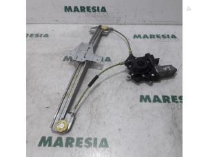 Gebruikte Ruitmechaniek 4Deurs links-achter Lancia Phedra 2.0 JTD 16V Multijet 136 Prijs € 60,00 Margeregeling aangeboden door Maresia Parts