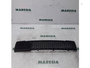 Gebruikte Grille Fiat 500 (312) 1.2 69 Prijs € 20,00 Margeregeling aangeboden door Maresia Parts