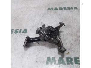 Gebruikte Oliepomp Peugeot 208 I (CA/CC/CK/CL) 1.2 Vti 12V PureTech 82 Prijs € 100,00 Margeregeling aangeboden door Maresia Parts