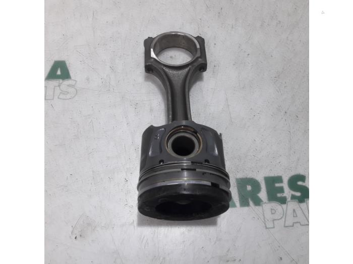 Gebruikte Zuiger Citroen C-Crosser 2.2 HDiF 16V Prijs € 75,00 Margeregeling aangeboden door Maresia Parts